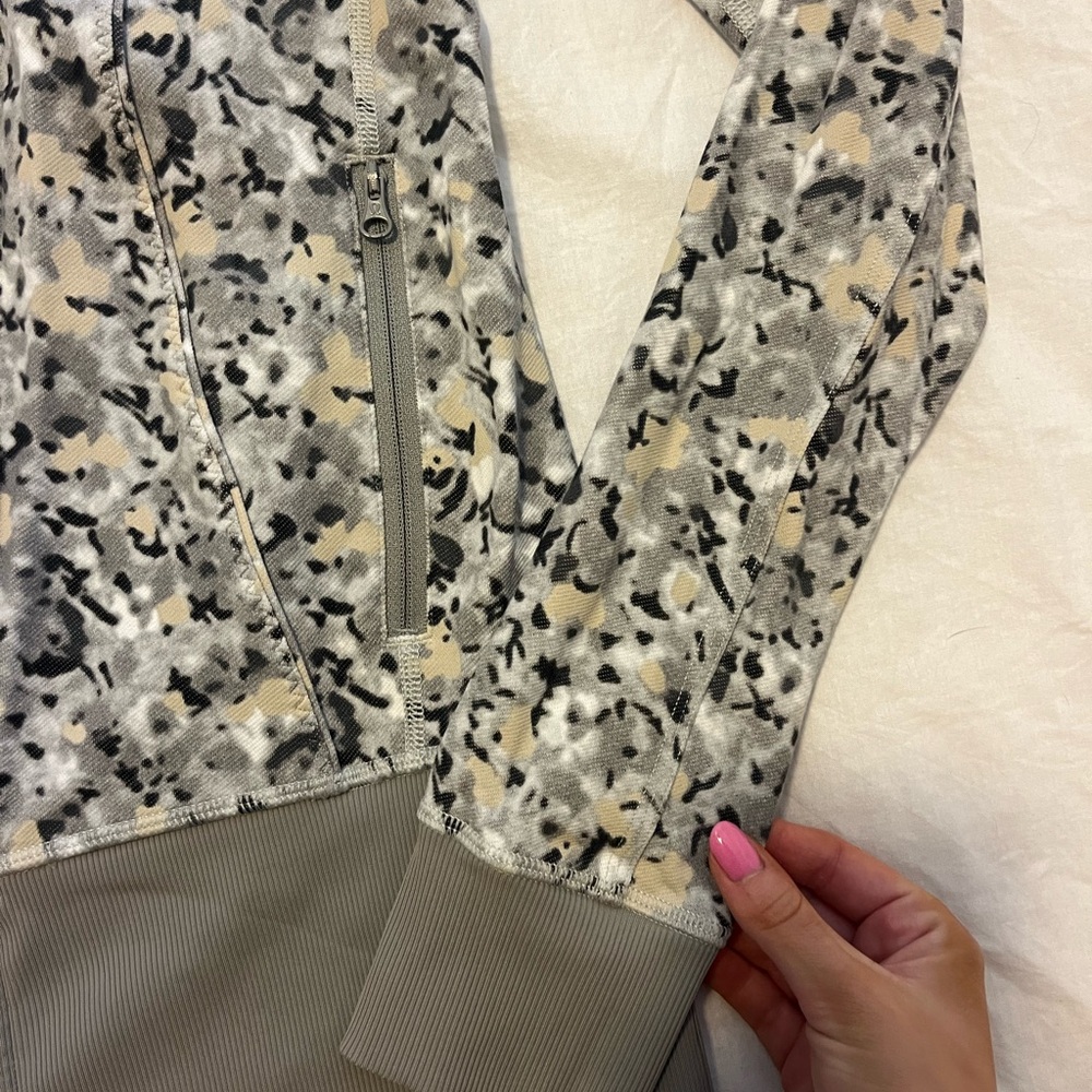 Lululemon Women's Patterned Jacket - Picture 3 of 3